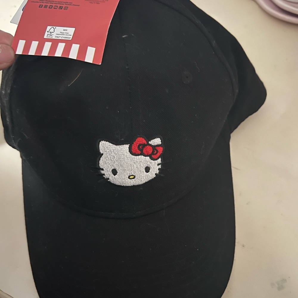 Hello kitty hat - Picture 2 of 2